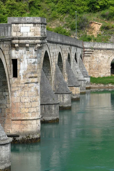 ヴィシェグラードの古代石造り橋 — ストック写真