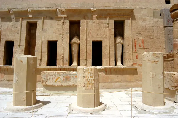 Rzeźby w świątyni królowej Hatszepsut — Zdjęcie stockowe