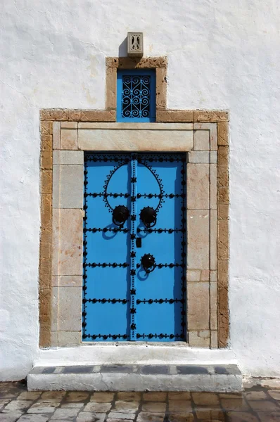 Tunezyjskie drzwi — Zdjęcie stockowe