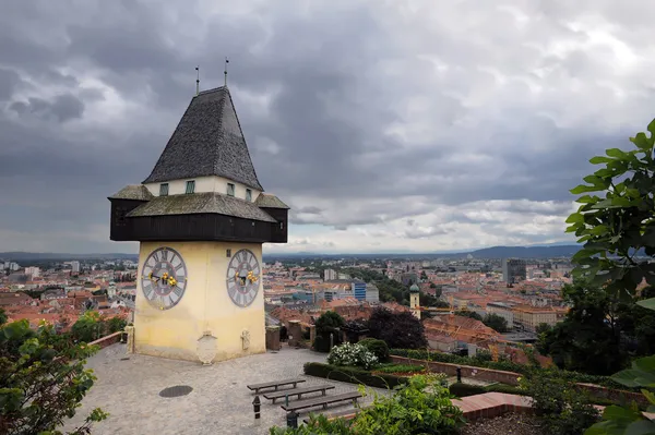 Vecchia torre dell'orologio a Graz — Foto Stock