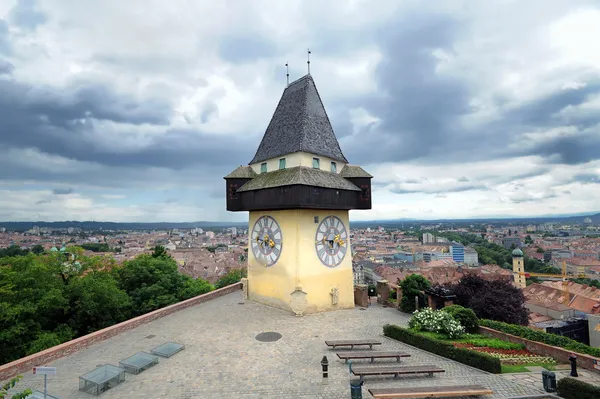 Antigua torre del reloj en Graz — Foto de Stock