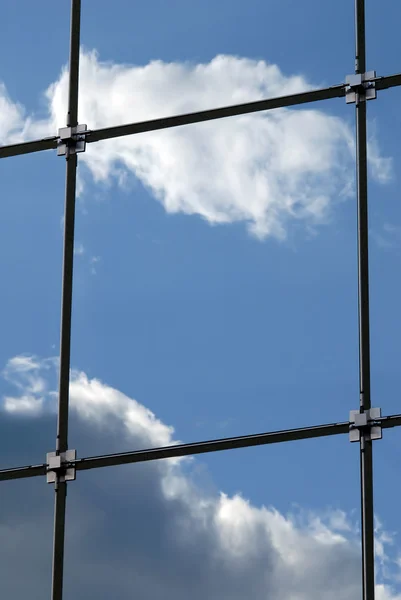 Reflexos modernos da janela do arranha-céu — Fotografia de Stock