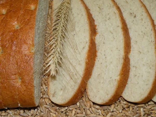 Белый хлеб на зернах — стоковое фото