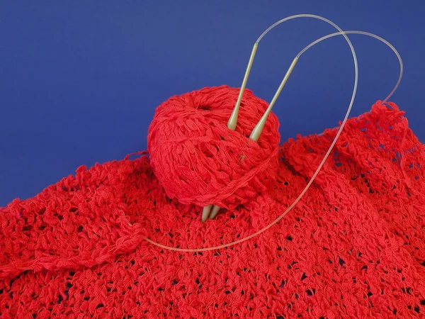 Красное вязание — стоковое фото