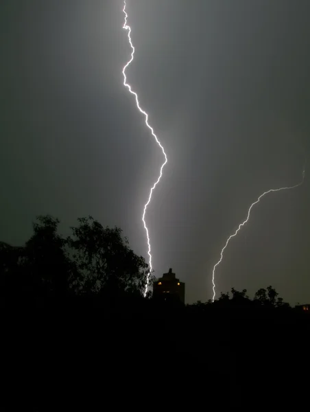 Twee lightning strikes — Stockfoto