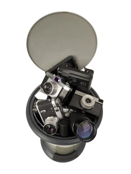 Laaja kuva vanhoja kameroita roskat — kuvapankkivalokuva