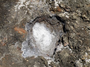 kayalık deniz suyu tuzlu mevduat havuzuyla