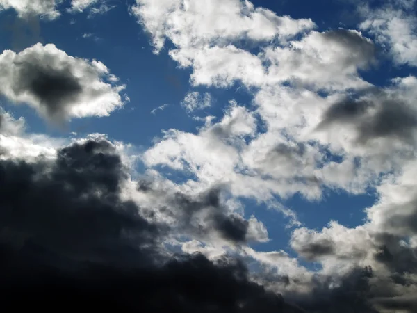 Paisaje nublado dramático — Foto de Stock