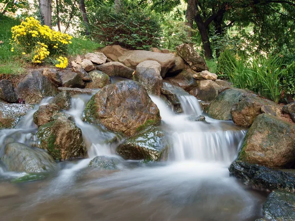 Japanese garden waterfall — Stock Photo, Image