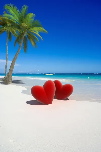 Dos corazones en la playa — Foto de Stock