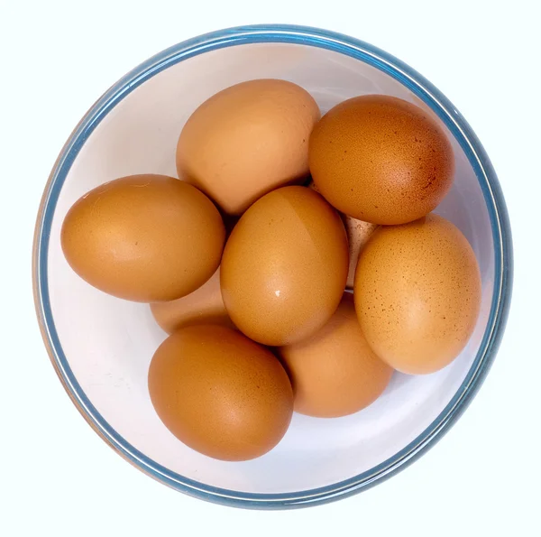 Frische Eier auf einer Schüssel — Stockfoto