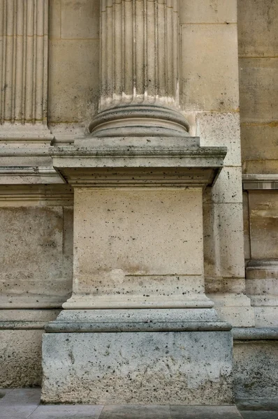 Szczegóły kolumna w Luwrze — Zdjęcie stockowe