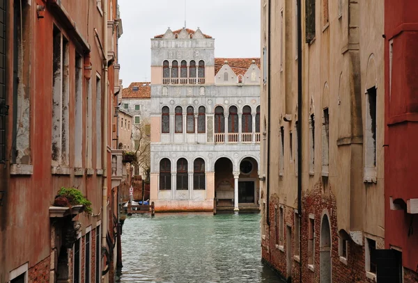 Palast und historische Gebäude in Venedig — Stockfoto