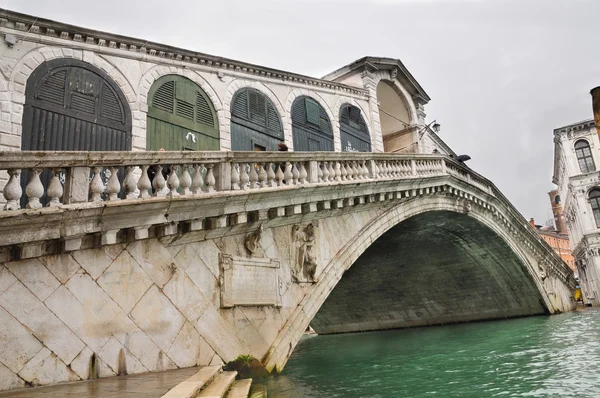 Rialto-Brücke in Venedig — Stockfoto