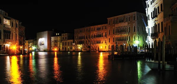 Natt utsikt över canal grande, venezia — Stockfoto