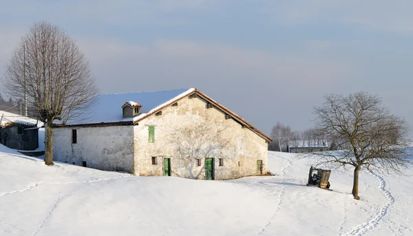 Maison de campagne dans la neige — Photo