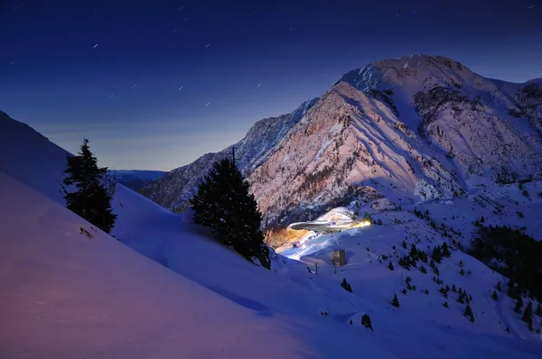 Maanlicht berg scène — Stockfoto