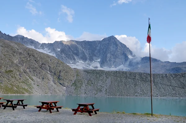 Paisaje de montaña con Monte Adamello — Foto de Stock