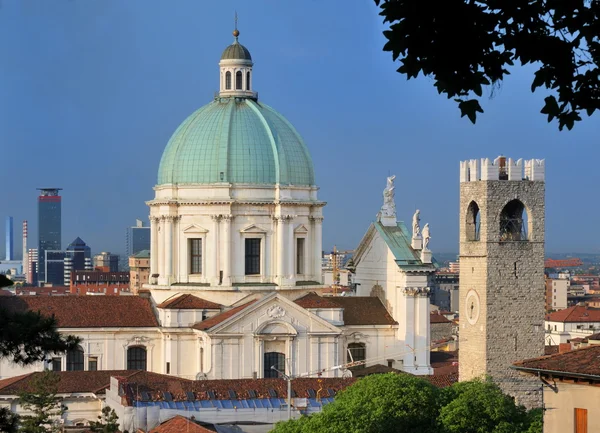 Katedrála a panorama brescia, Itálie — Stock fotografie