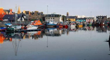 Stornoway harbour alacakaranlıkta