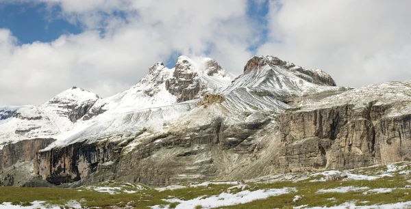 Dolomiti içinde dağ manzarası — Stok fotoğraf