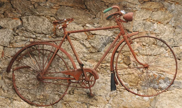 Bicicleta oxidada muy vieja — Foto de Stock