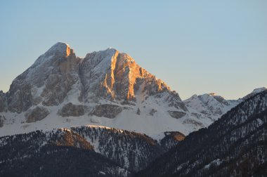 Sass de putia, dolomiti, gün batımında