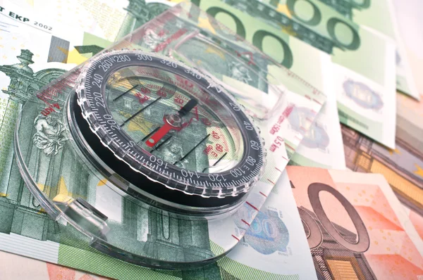 Πυξίδα και ευρώ — Φωτογραφία Αρχείου
