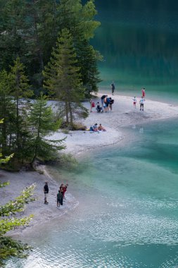 Lake tovel brenta dolomites içinde