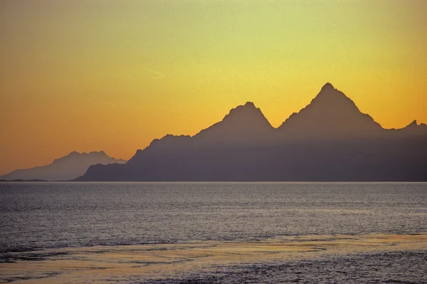 Západ slunce na ostrovy Lofoty - Norsko — Stock fotografie