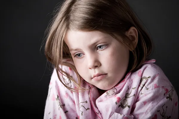 Shot z malé dítě hledá smutný — Stock fotografie