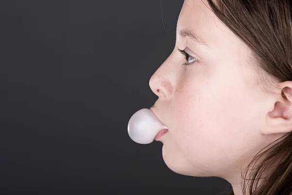 Child blowing bubble with gum — Stock Photo, Image