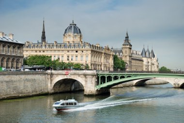 Pont Notre Dame. clipart