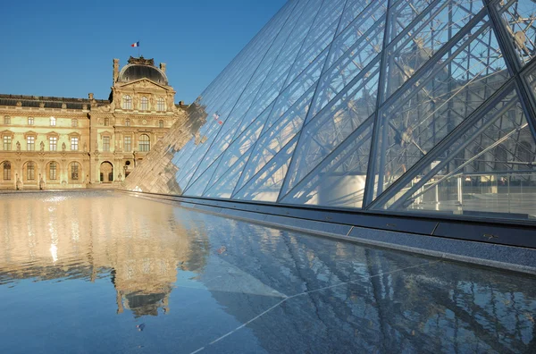Louvre-ban. — Stock Fotó
