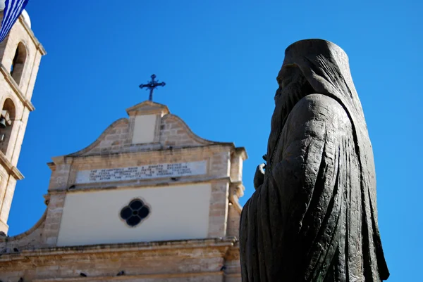 Monasterio y estatua en Chania —  Fotos de Stock