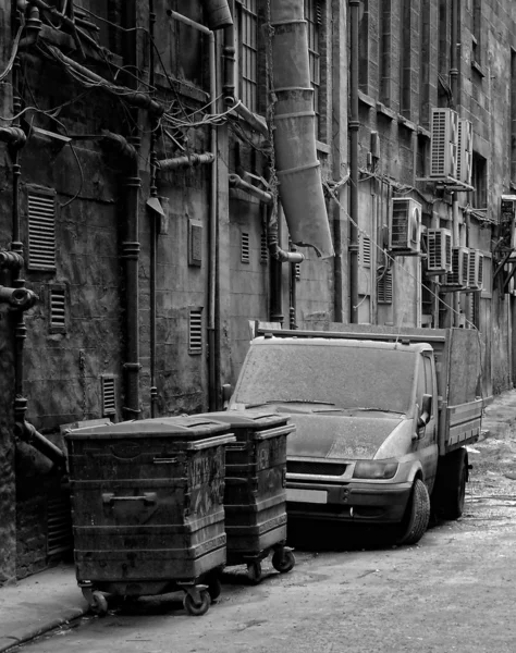 Брудні вулиці моно — стокове фото