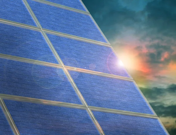 Painel solar matriz no crepúsculo — Fotografia de Stock