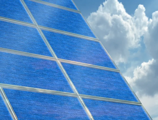 曇りの日に太陽電池パネルの配列 — ストック写真