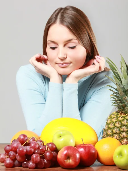 Woman with fruits — Stock Photo, Image