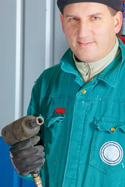 Mechanic in garage — Stock Photo, Image