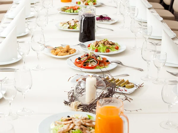 Servito tavolo ristorante — Foto Stock