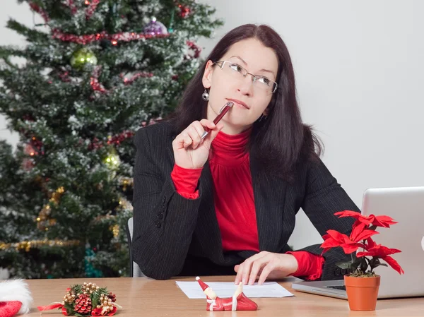 Business woman while winter holidays — Stock Photo, Image