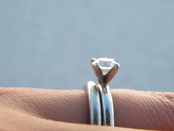 订婚和结婚戒指 — 图库照片