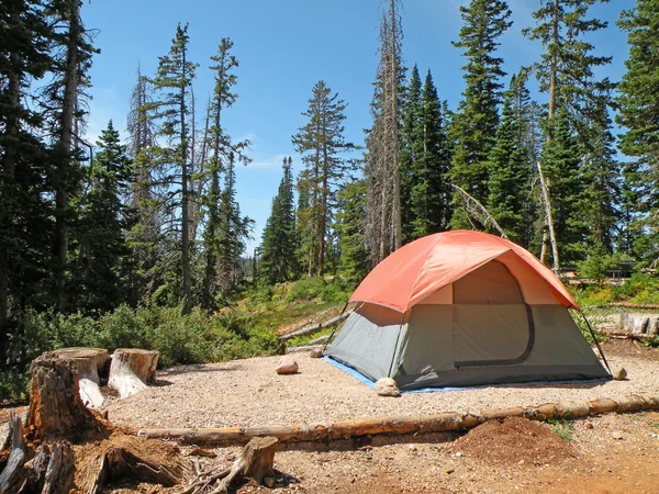 テントでのキャンプ — ストック写真