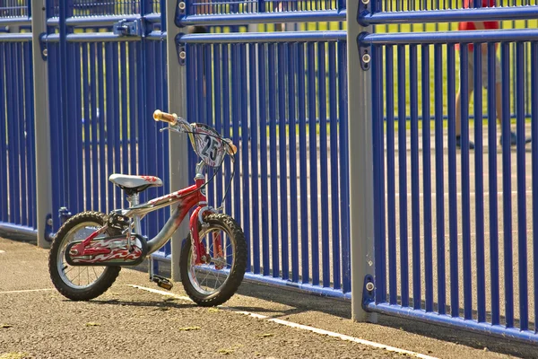 Bicicleta infantil —  Fotos de Stock
