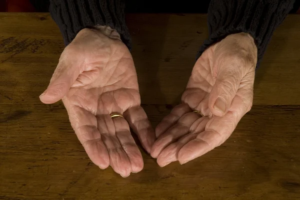 Open old hands — Stock Photo, Image