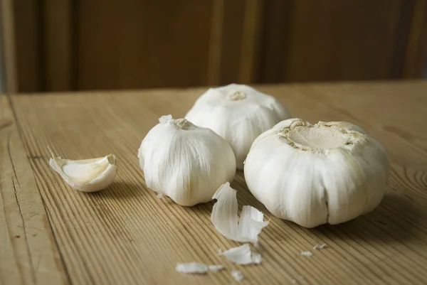 Garlic on a table — Stock Photo, Image
