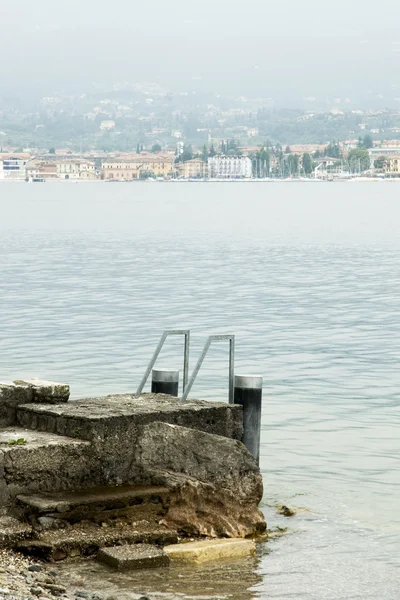 Cais no lago Garda — Fotografia de Stock