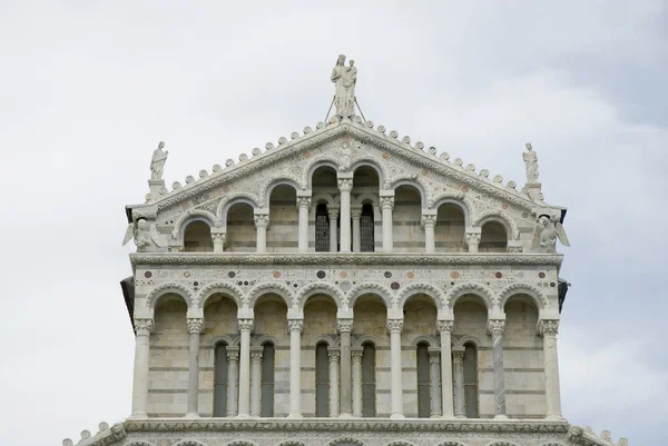 Pisa - Detail on top Duomo — Stock Photo, Image