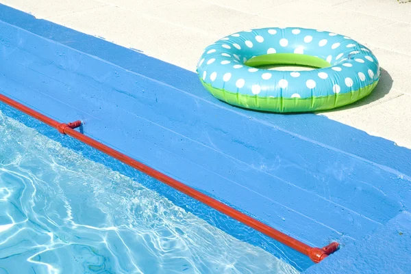Simning-bälte nära te-pool — Stockfoto